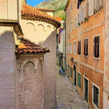 St.Tripun Apartment Kotor Luaran gambar