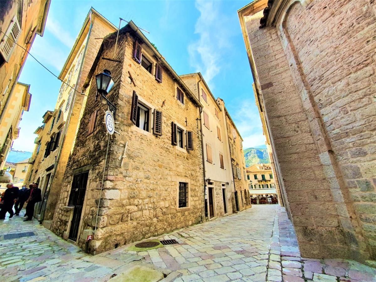 St.Tripun Apartment Kotor Luaran gambar
