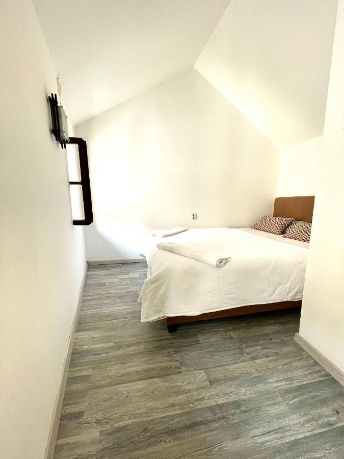St.Tripun Apartment Kotor Luaran gambar