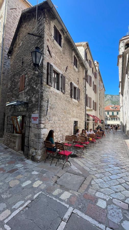 St.Tripun Apartment Kotor Luaran gambar